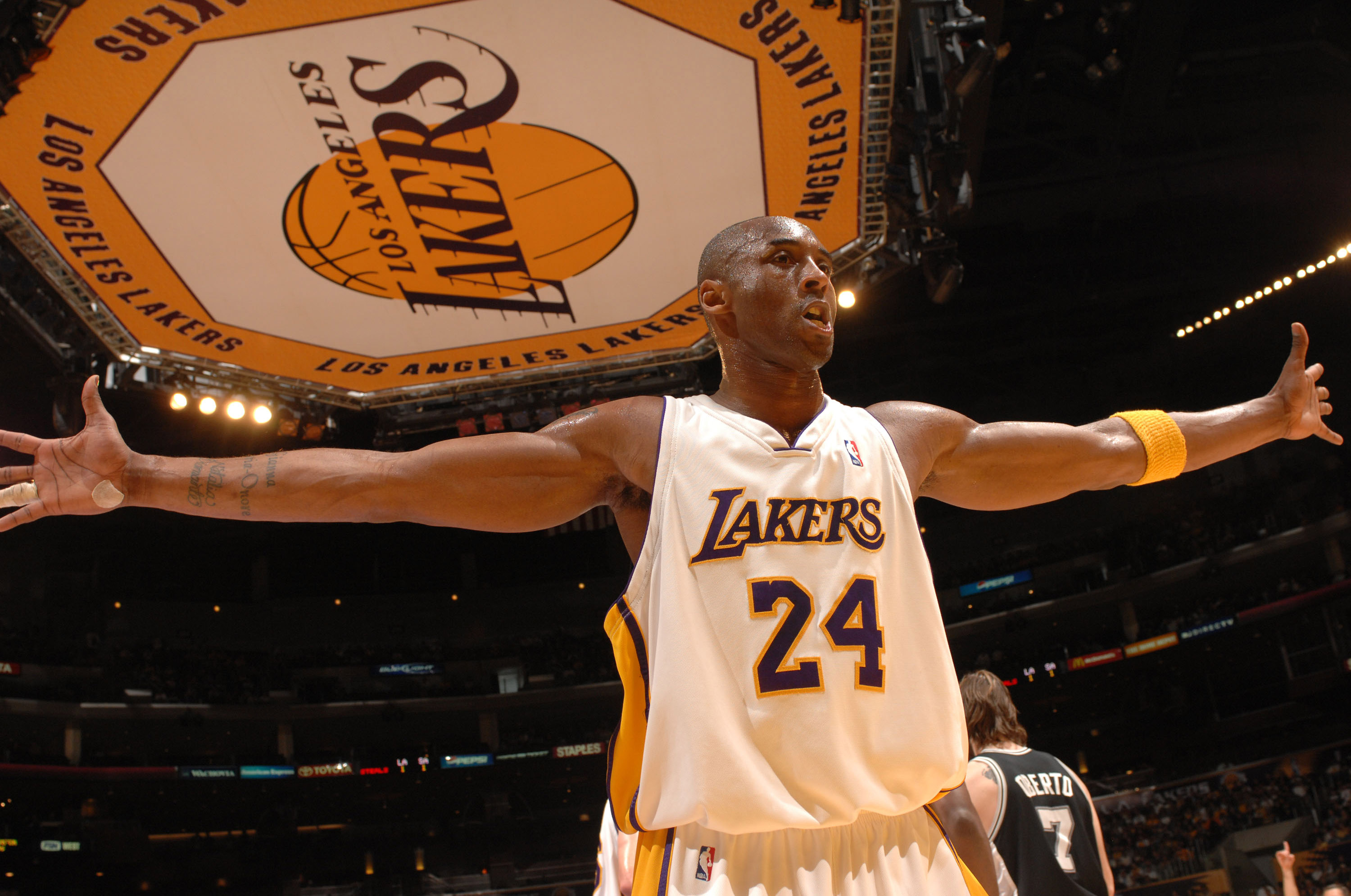 其团队保持 其团队保持