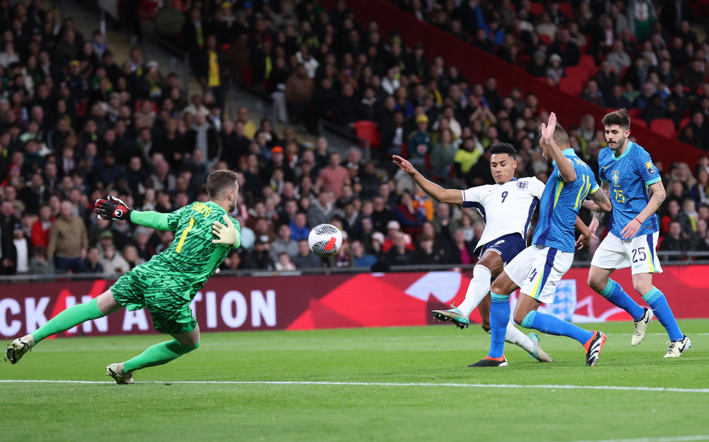 以微弱优势 以微弱优势